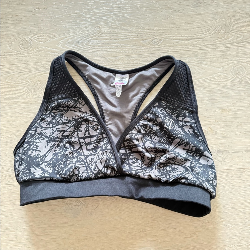 Zumba Fitness Black & Gray Abstract Pattern Sports Bra